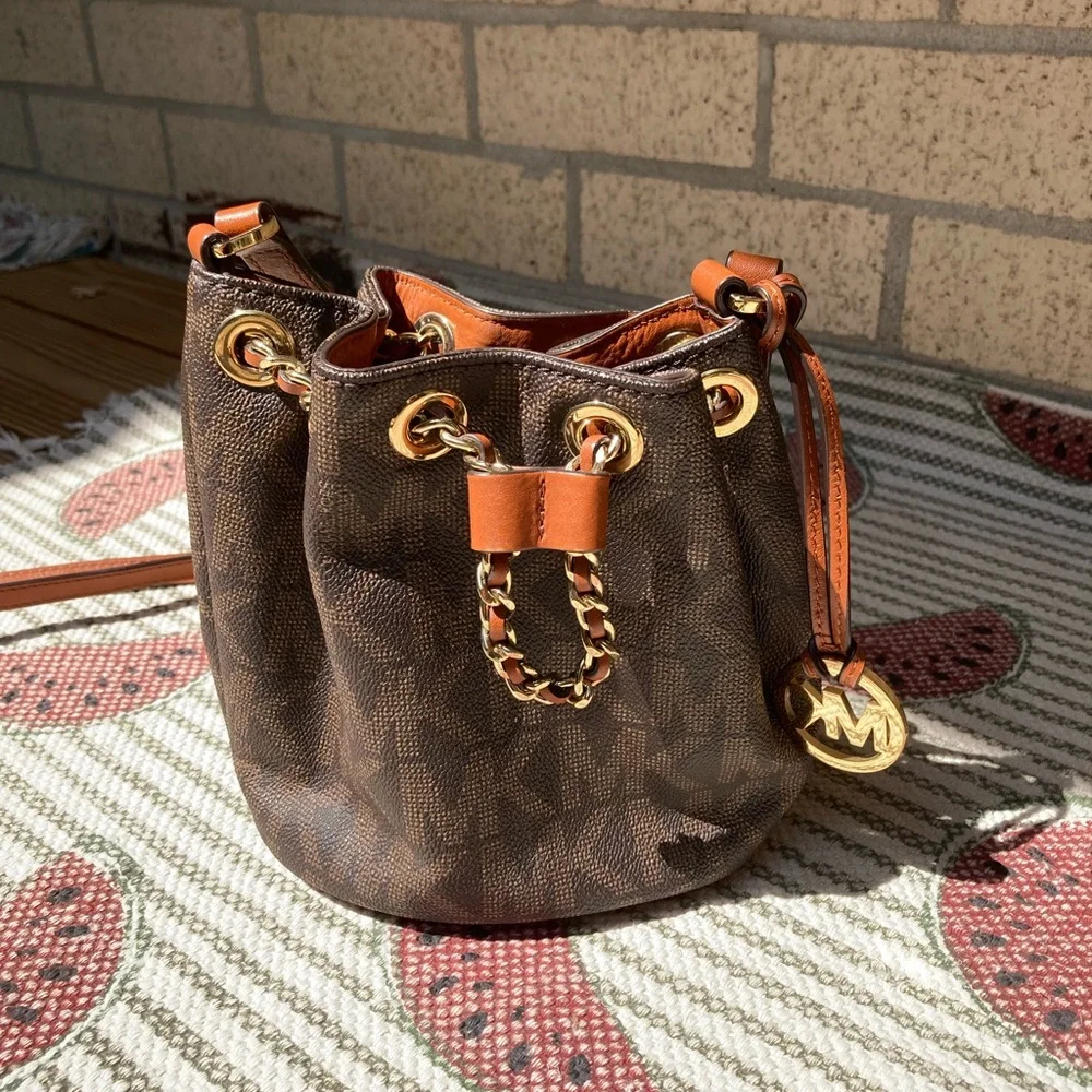Michael Kors Brown Bucket Bag Crossbody Purse Gold Chain - Picture 10 of 17